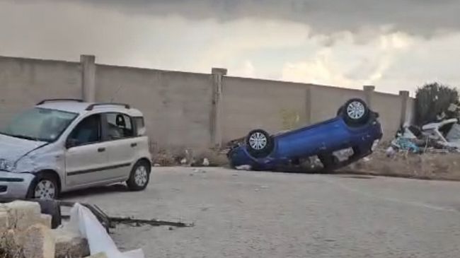 Tromba d’aria devasta il versante sud di Marsala: auto ribaltate e danni alla scuola di Terrenove, un ferito