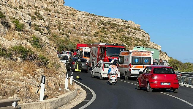 Pizzolungo, tir si ribalta: gli aggiornamenti 
