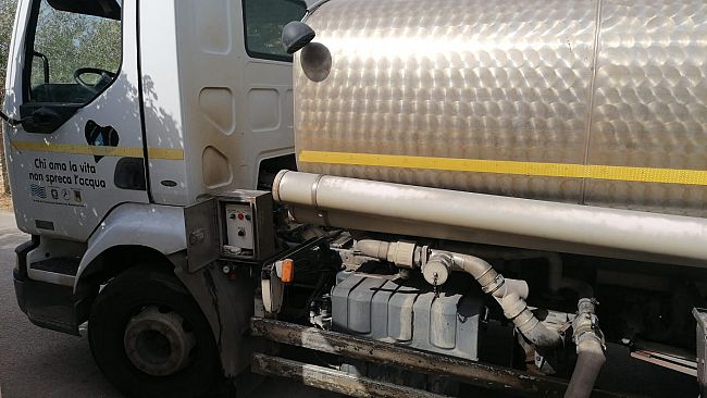 Petrosino, attivato il servizio autobotte per  garantire un approvvigionamento continuativo di acqua