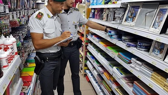 la-gdf-di-trapani-sequestra-oltre-23mila-articoli-contraffatti