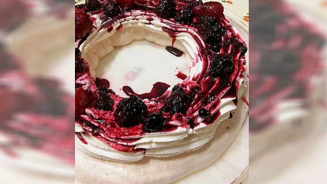 “La ricetta della Domenica” – La Pavlova, il dolce di meringa tra croccantezza e morbidezza