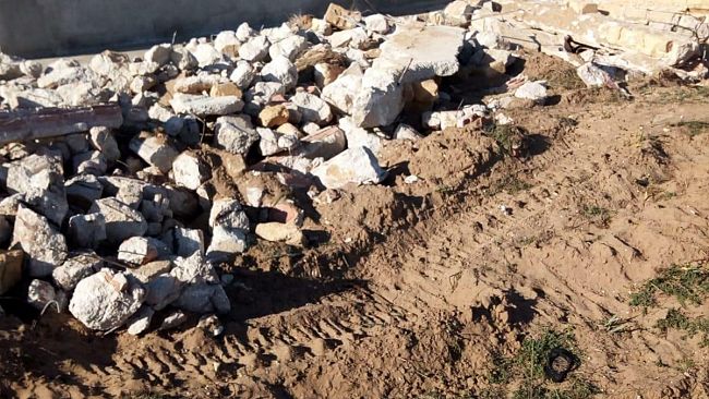 Castelvetrano, continuano le demolizioni a Triscina, ma i lettori ci chiedono i rifiuti abbandonati chi li deve togliere?