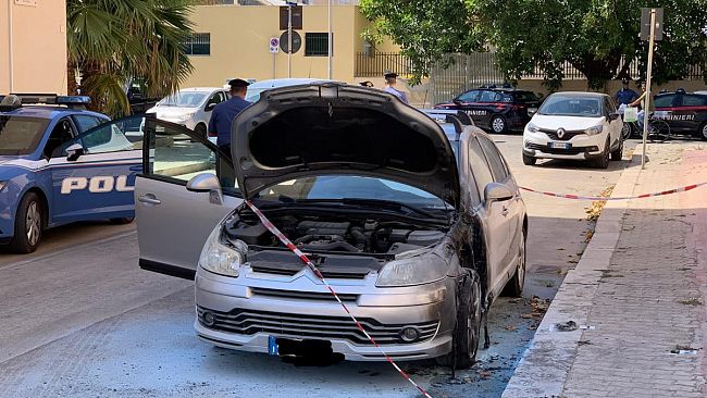 Trapani, a fuoco l’auto del vice comandante dei Vigili Urbani