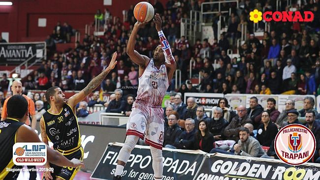 Pallacanestro Trapani, Corbett deferito ma in campo contro Rieti