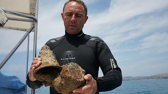 Soprintendenza del Mare e volontari di BCsicilia rivengono la campana di un antico vascello del XVI secolo affondato nelle acque di Agrigento.
