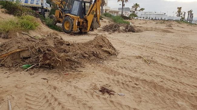 Tre Fontane e Torretta rimozione sabbia dal lungomare, bonifica e posizionamento passerelle per disabili