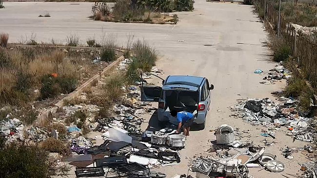 Marsala, continuano le sanzioni e i sequestri di veicoli per chi abbandona rifiuti nel territorio comunale.
