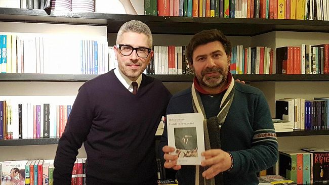VIDEO – Intervista a Mirko Sabatino sul suo romanzo “L’estate muore giovane” presentato a Libreria Lettera22