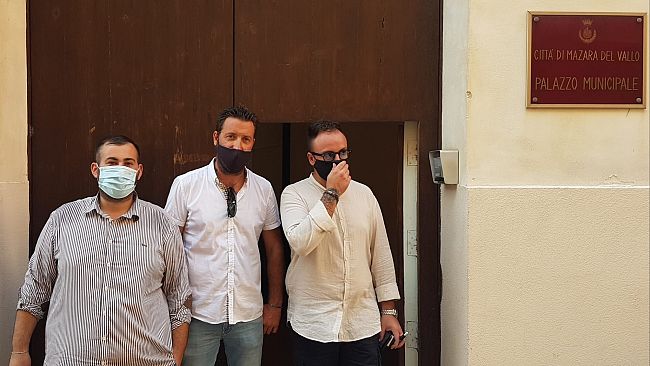 Motopesca sequestrati a Bengasi, gli armatori: “pronti a recarci a Roma con le famiglie dei pescatori se la situazione non si sblocca”