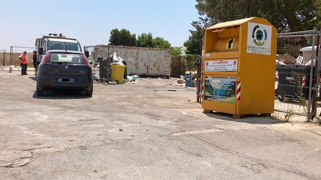 Dopo la segnalazione di Primapagina ripulita l’isola ecologica diventata una discarica