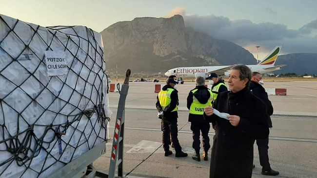 Coronavirus, atterrato a Palermo aereo con 40 tonnellate di dispositivi