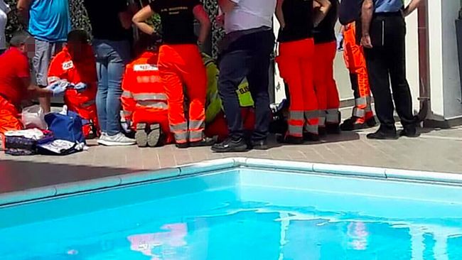 tragedia-a-palermo-bimba-di-2-anni-annega-in-piscina