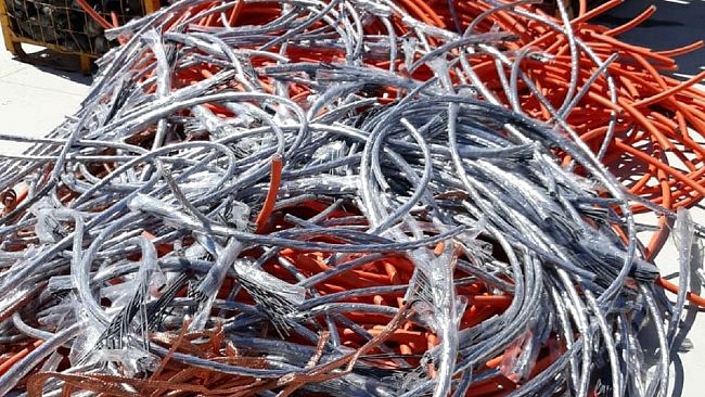 Trovato con 730 kg di rame rubato, la Polizia di Stato lo denuncia per ricettazione