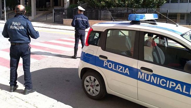 Trapani, concorso vigili urbani: rettificato il bando a proposito della patente “A”