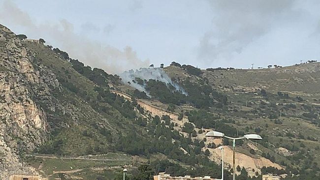 Erice senza pace. Incendio in pieno inverno
