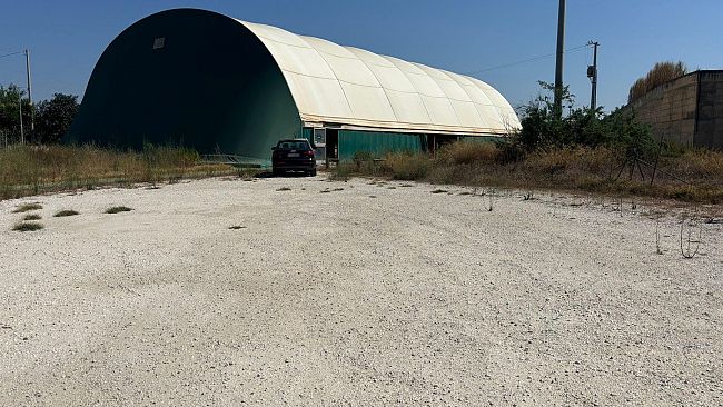 Ladri in azione al Pala Unità d'Italia, rubati i cavi di rame 