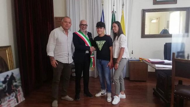 E​manuele Ignoto, fantino castelvetranese, premiato dal sindaco Alfano