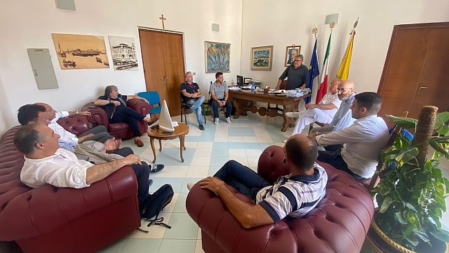 Egadi, fornitura acqua a mezzo navi cisterna. Incontro con delegazione Ministero salute