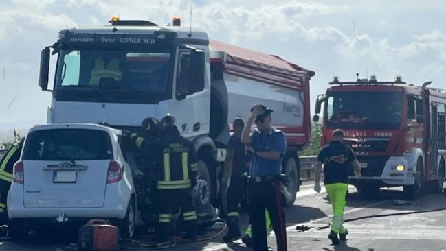 Scontro frontale auto-camion, muoiono due coniugi maltesi