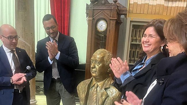 ​Trapani, mezzobusto del preside Marrocco alla Biblioteca Fardelliana