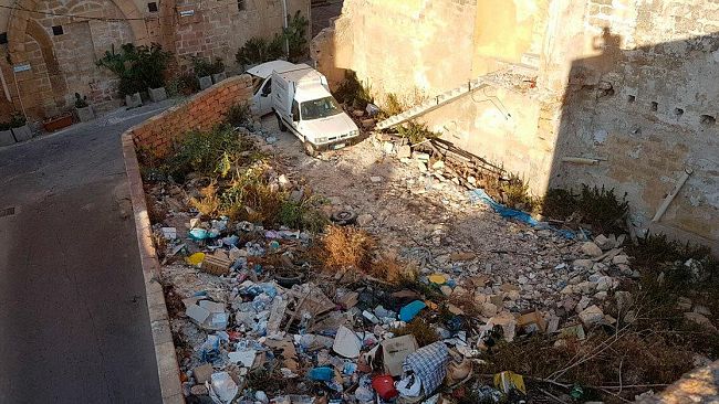 VIDEO – Mazara, grande degrado in area adiacente a Chiesa di San Francesco. Chi interverrà?