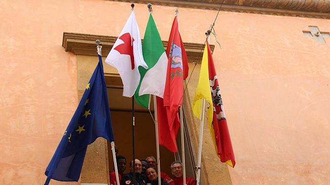 Da ieri e fino a domenica la bandiera della Croce Rossa sventolerà a Palazzo Municipale