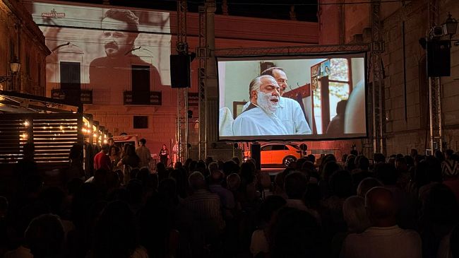 Marsala, Piazza Ranne, ieri cinema e impegno civile. Oggi una nuova giornata tra storie, musica e spettacolo