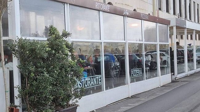 Trapani, paura sul lungomare in fiamme la cucina di un locale