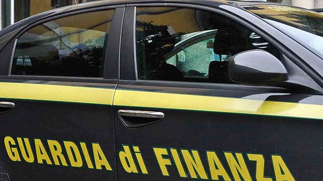 La Guardia di Finanza scopre a Castelvetrano una finta cooperativa che lavorava con i richiedenti asilo.