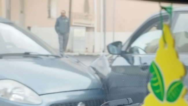 Mazara, alla guida in pigiama tampona un'auto e si allontana a piedi senza prestare soccorso