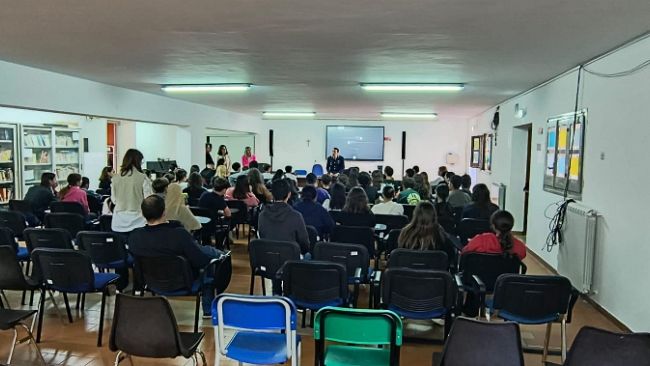 Prevenire e contrastare il bullismo e il cyberbullismo: la Polizia incontra gli studenti di Alcamo