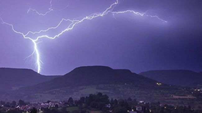 Meteo, allerta gialla per temporali improvvisi, poi da giovedì calano le temperature