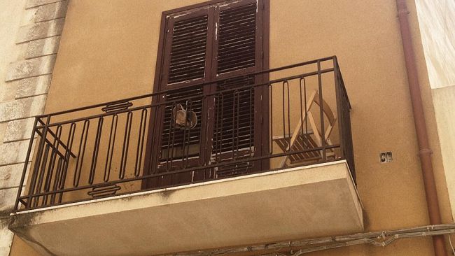 Processo per favoreggiamento prostituzione a Mazara, colombiana cerca di scagionare Calafato, ma il presidente del Tribunale la mette in difficoltà