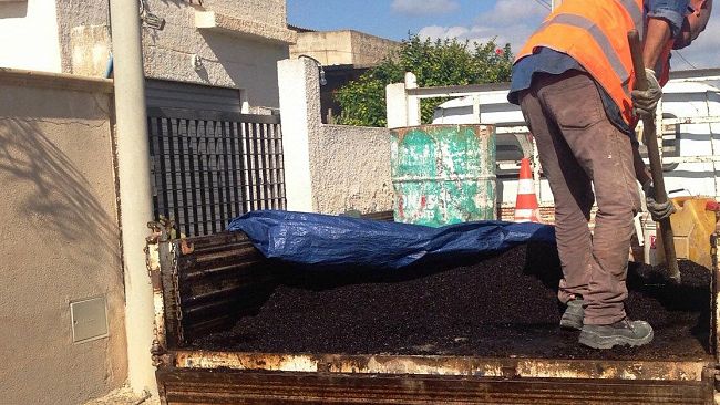 mazara-al-via-ieri-interventi-di-somma-urgenza-per-la-riparazione-di-buche-pericolose-in-arterie-cittadine