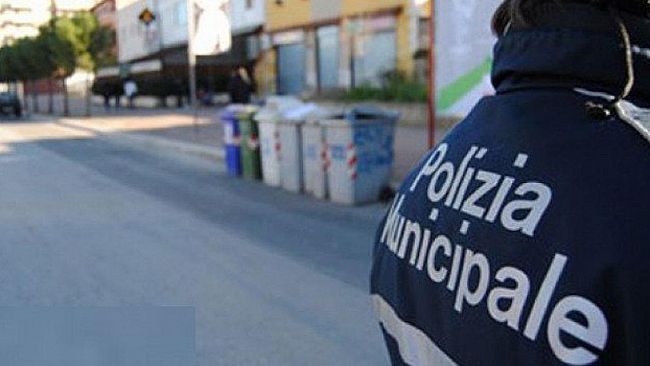 Giro di vite per chioschi sulle vie cittadine. Comune istituisce una task force per stanare abusivi ed evasori