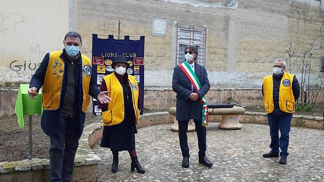 Il giardino di via San Giovanni a Campobello “rinasce” grazie alle mimose e alle ginestre piantumate dal Lions