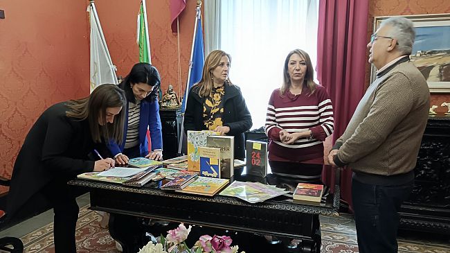 Erice, l’associazione “Sostieni Ucraina” dona libri alla Biblioteca “Vito Carvini” 