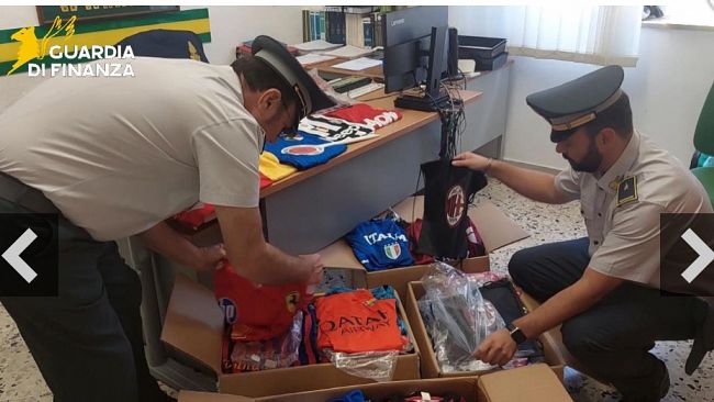 cefalu-scoperto-laboratorio-di-maglie-sportive-contraffatte-con-lavoratori-in-nero