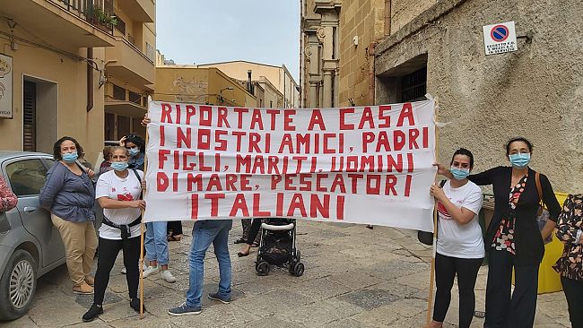 Pescatori detenuti da 50 giorni in Libia, Flai Cgil, Fai Cisl e Uila Trapani: “Mantenere alta l’attenzione con fiducia nel lavoro delle Istituzioni”