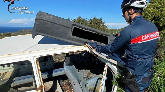 Rogo di rifiuti e omessa bonifica, 2 denunciati a Pantelleria