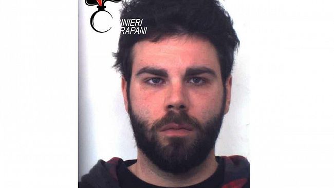 Ballata, piantagione in casa: arrestato dai carabinieri cuoco trapanese