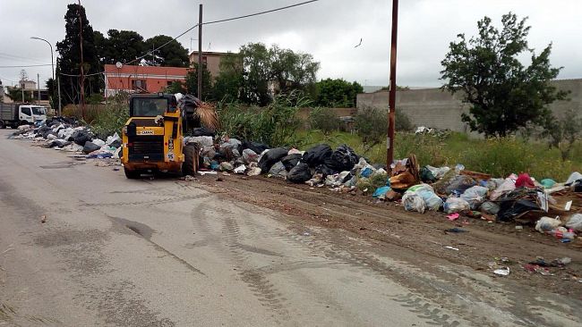 VIDEO – Operai Dusty ripuliscono la discarica di via Stella