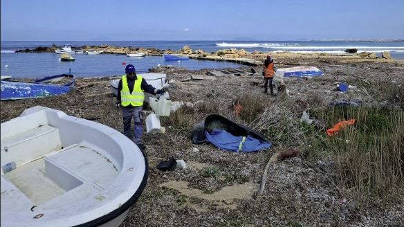 Petrosino: proseguono gli interventi di ripristino e rimozione rifiuti dopo le mareggiate