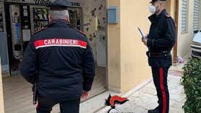 Furti ai distributori automatici di Castellammare. Arrestato pregiudicato 18enne