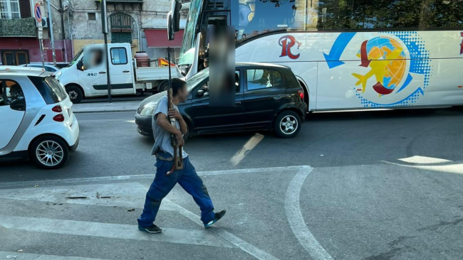 Palermo, uomo armato di fucile semina il panico nella zona dell’Università