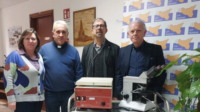 ASP Trapani dona strumenti di laboratorio alla onlus “Perchisoffre” 