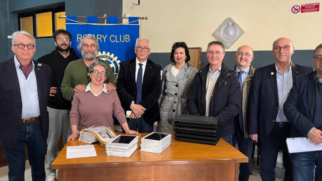 Il Rotary Club Marsala dona computer rigenerati al quartiere Sappusi