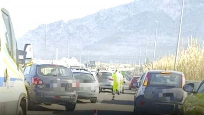 Tamponamento sulla A29: traffico in tilt tra Carini e Capaci