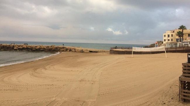 Ripulita la spiaggia di Marinella.un regalo di Rosy Milazzo alla comunità .