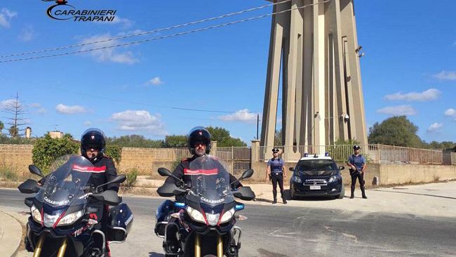 Mazara, traditi dai gusci di pistacchi nelle tasche, arrestati due tunisini nel tentativo di furto